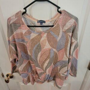 Democracy twist front hem. 3/4 sleeve tee.  Size 1x.